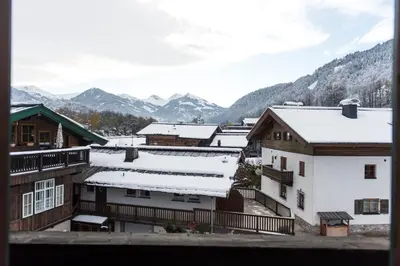 Ein allgemeiner Bergblick oder ein Berglick von der Ferienwohnung aus