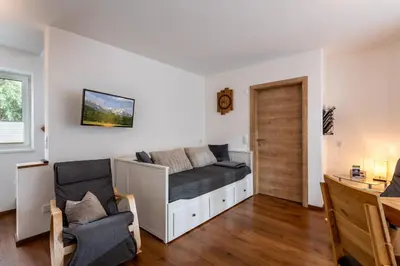 Ein Sitzbereich in der Unterkunft Ferienwohnung Riedmann