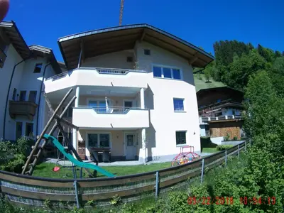 Das Gebäude in dem sich die Ferienwohnung befindet