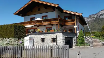 Ein allgemeiner Bergblick oder ein Berglick von der Ferienwohnung aus