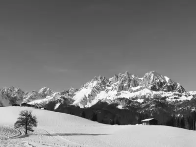 Ein allgemeiner Bergblick oder ein Berglick von der Ferienwohnung aus
