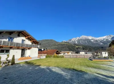 Ein allgemeiner Bergblick oder ein Berglick von der Ferienwohnung aus