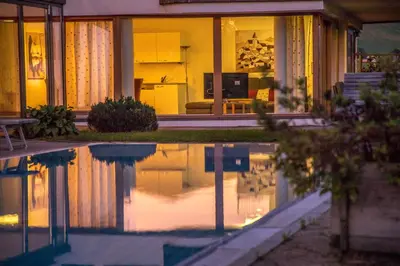 Der Swimmingpool an oder in der Nähe von ZUM MARTIN SEPP Appartements im Martinshof