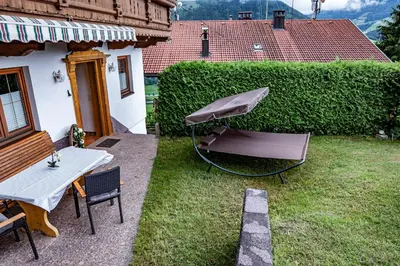 Ein Garten an der Unterkunft Alpin View