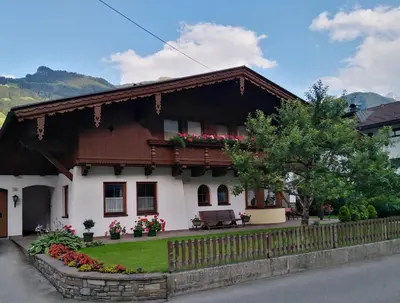 Ein allgemeiner Bergblick oder ein Berglick von der Ferienwohnung aus