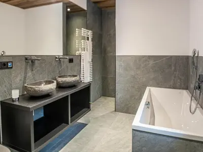 Ein Badezimmer in der Unterkunft The village - chalet stone house