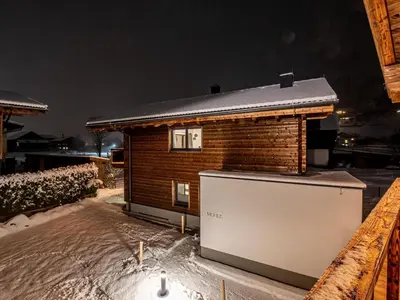 Chalet in Wald near Krimml Waterfalls im Winter