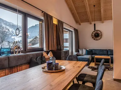 Ein allgemeiner Bergblick oder ein Berglick von des Ferienhauses aus