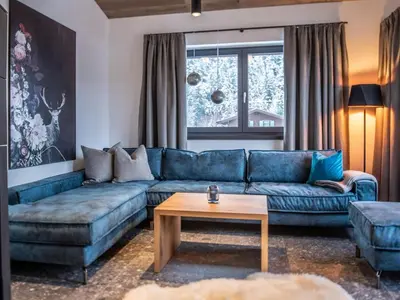Ein Sitzbereich in der Unterkunft Chalet in Pinzgau near Ski Slopes & Sauna