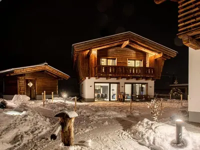 Chalet in Pinzgau near Ski Slopes & Sauna im Winter