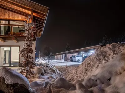 Chalet in Pinzgau near Ski Slopes & Sauna im Winter