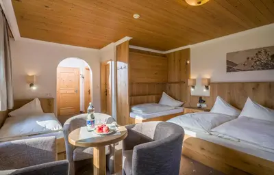 Ein Bett oder Betten in einem Zimmer der Unterkunft Hotel Garni Klocker