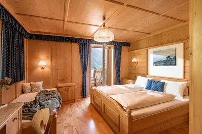 Ein Bett oder Betten in einem Zimmer der Unterkunft Ferienwohnung - Schmirnerhof