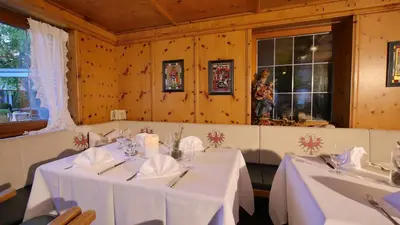 Ein Restaurant oder anderes Speiselokal in der Unterkunft Residenz Schiestl
