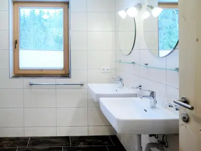 Ein Badezimmer in der Unterkunft Apartment Luxner-5 by Interhome