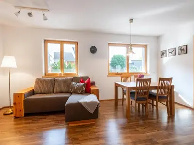 Ein Sitzbereich in der Unterkunft Apartment in Tyrol near Ski Lift