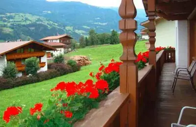 Ein allgemeiner Bergblick oder ein Berglick von der Ferienwohnung aus