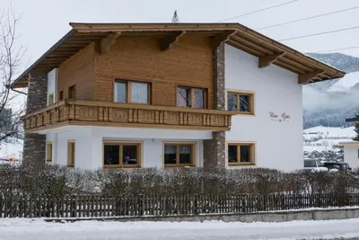 Ein allgemeiner Bergblick oder ein Berglick von der Ferienwohnung aus