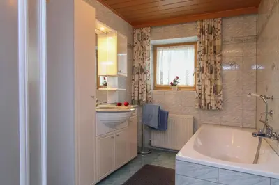 Ein Badezimmer in der Unterkunft Haus Zehentner