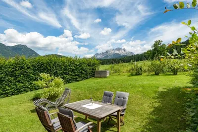 Ein allgemeiner Bergblick oder ein Berglick von der Ferienwohnung aus