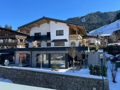 Ein allgemeiner Bergblick oder ein Berglick von der Ferienwohnung aus