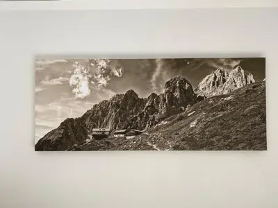 Ein allgemeiner Bergblick oder ein Berglick von des Aparthotels aus