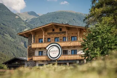 Ein allgemeiner Bergblick oder ein Berglick von des Bed & Breakfasts aus