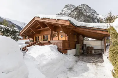 Ein allgemeiner Bergblick oder ein Berglick von der Ferienwohnung aus