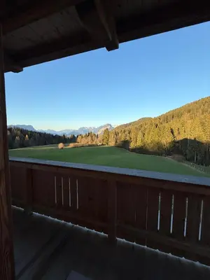 Ein allgemeiner Bergblick oder ein Berglick von der Ferienwohnung aus