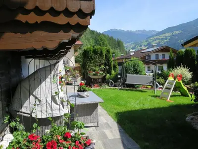 Ein allgemeiner Bergblick oder ein Berglick von der Ferienwohnung aus