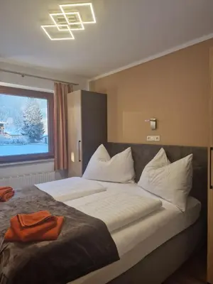 Ein Bett oder Betten in einem Zimmer der Unterkunft Appartementhaus Hüttenberger