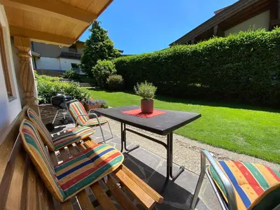 Ein Garten an der Unterkunft Gartenwohnung an der Familienabfahrt