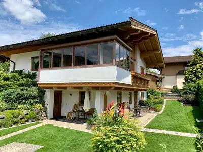 Ein Garten an der Unterkunft Gartenwohnung an der Familienabfahrt