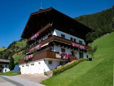 Ein allgemeiner Bergblick oder ein Berglick von der Ferienwohnung aus