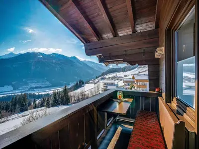 Ein allgemeiner Bergblick oder ein Berglick von der Ferienwohnung aus