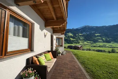 Ein allgemeiner Bergblick oder ein Berglick von der Ferienwohnung aus