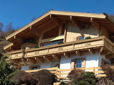 Das Gebäude in dem sich das Ferienhaus befindet