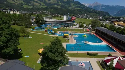 Der Swimmingpool an oder in der Nähe von Ferienwohnung Petra