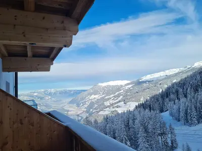 Ein allgemeiner Bergblick oder ein Berglick von des Hotels aus