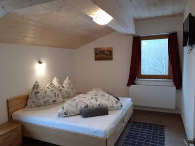 Ein Bett oder Betten in einem Zimmer der Unterkunft Ferienwohnung Schiestl