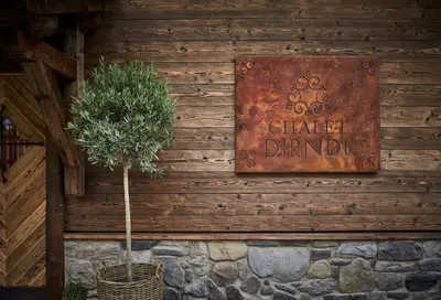 Ein Zertifikat, Auszeichnung, Logo oder anderes Dokument, das in der Unterkunft Chalet Dirndl und Buam ausgestellt ist