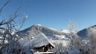 Ein allgemeiner Bergblick oder ein Berglick von der Ferienwohnung aus