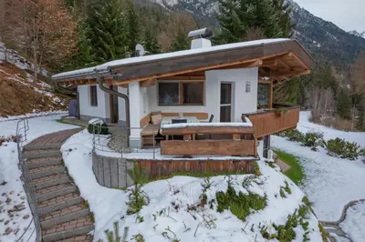 Ein allgemeiner Bergblick oder ein Berglick von des Ferienhauses aus