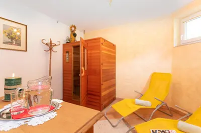 Ein Sitzbereich in der Unterkunft Pension Sonneck