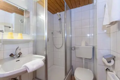 Ein Badezimmer in der Unterkunft Pension Sonneck