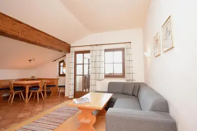 Ein Sitzbereich in der Unterkunft Appartement Oberschernthann