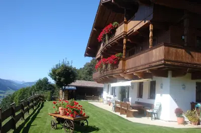 Ein allgemeiner Bergblick oder ein Berglick von der Ferienwohnung aus