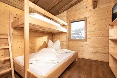 Ein Bett oder Betten in einem Zimmer der Unterkunft Naturlodge Tirol - Naturverbunden im Zillertal