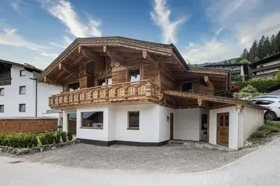 Das Gebäude in dem sich das Chalet befindet