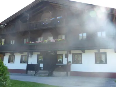 Das Gebäude in dem sich der Bauernhof befindet